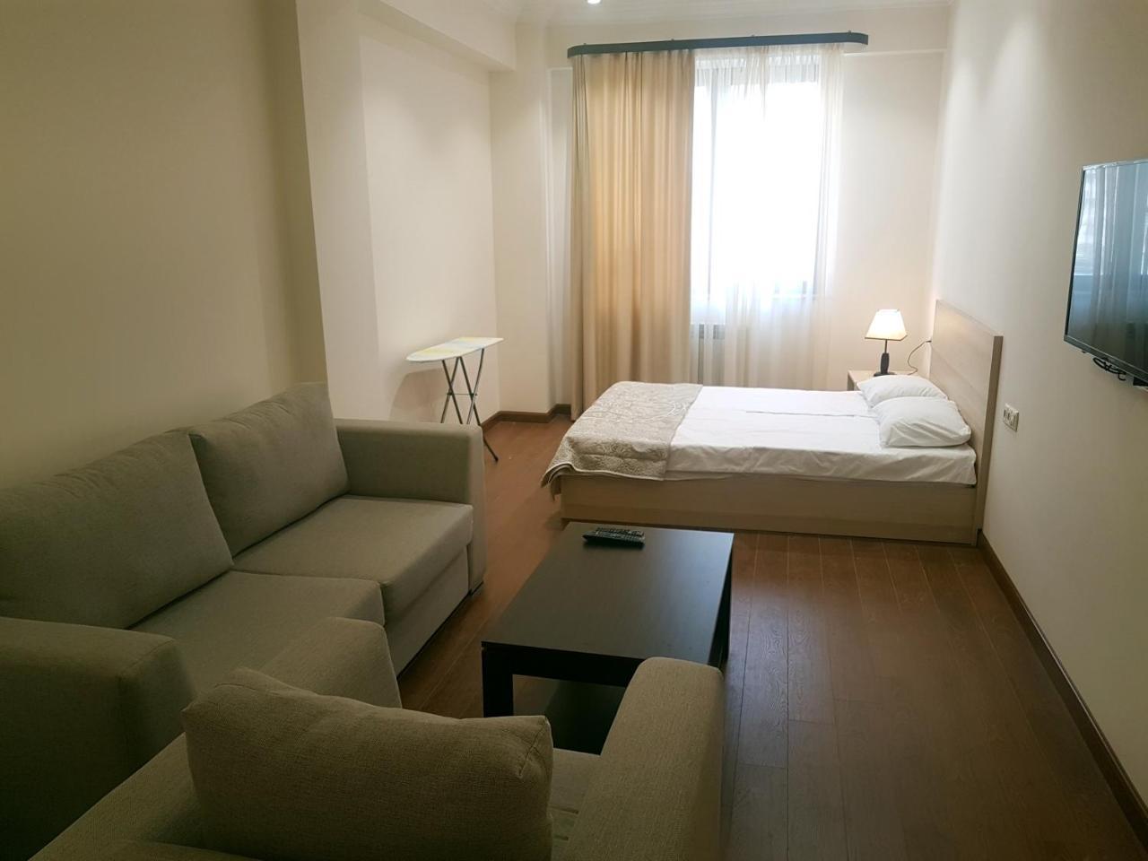 M&N Apartments Yerevan Bagian luar foto